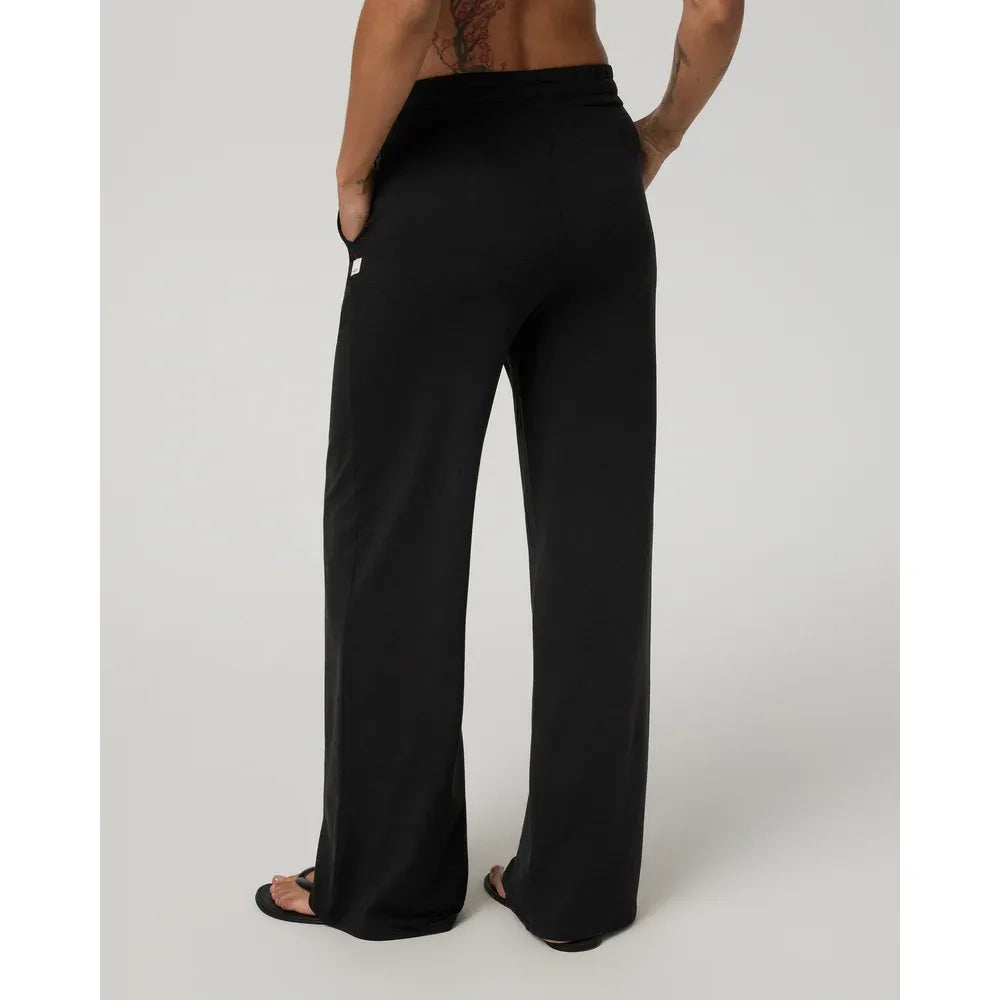 Vuori Women's Halo Essential Wideleg Pant - Short