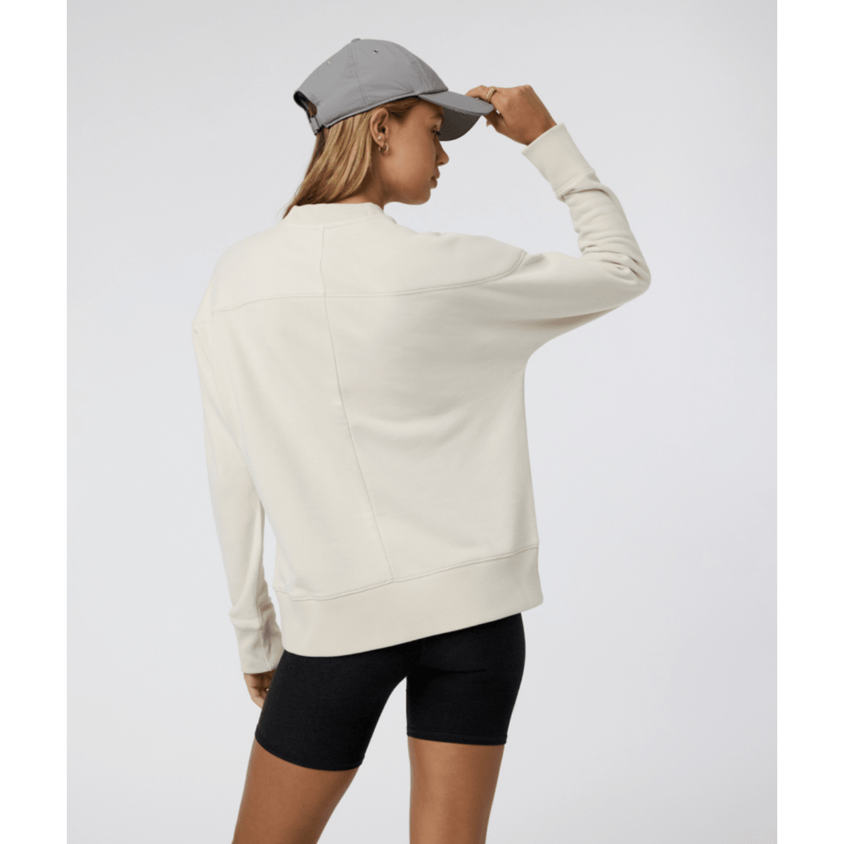 Vuori Women's Sedona Weekender Crew in Bone