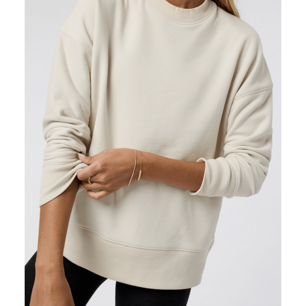 Vuori Women's Sedona Weekender Crew in Bone